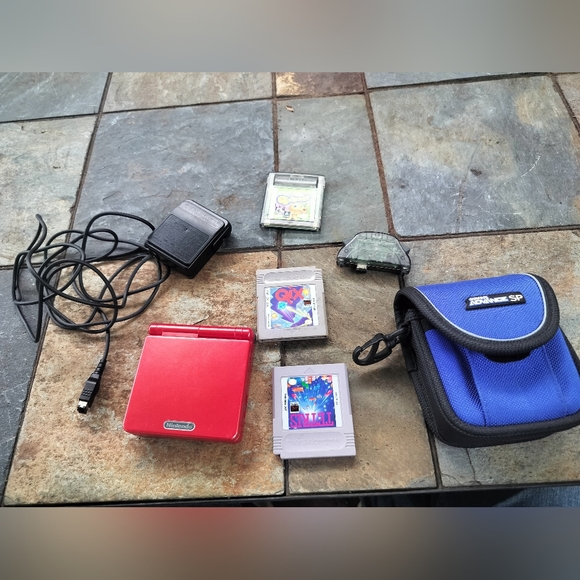 Nintendo Game Boy Advance SP Red Bundle W/ 3 Games wireless adaptor casecharg